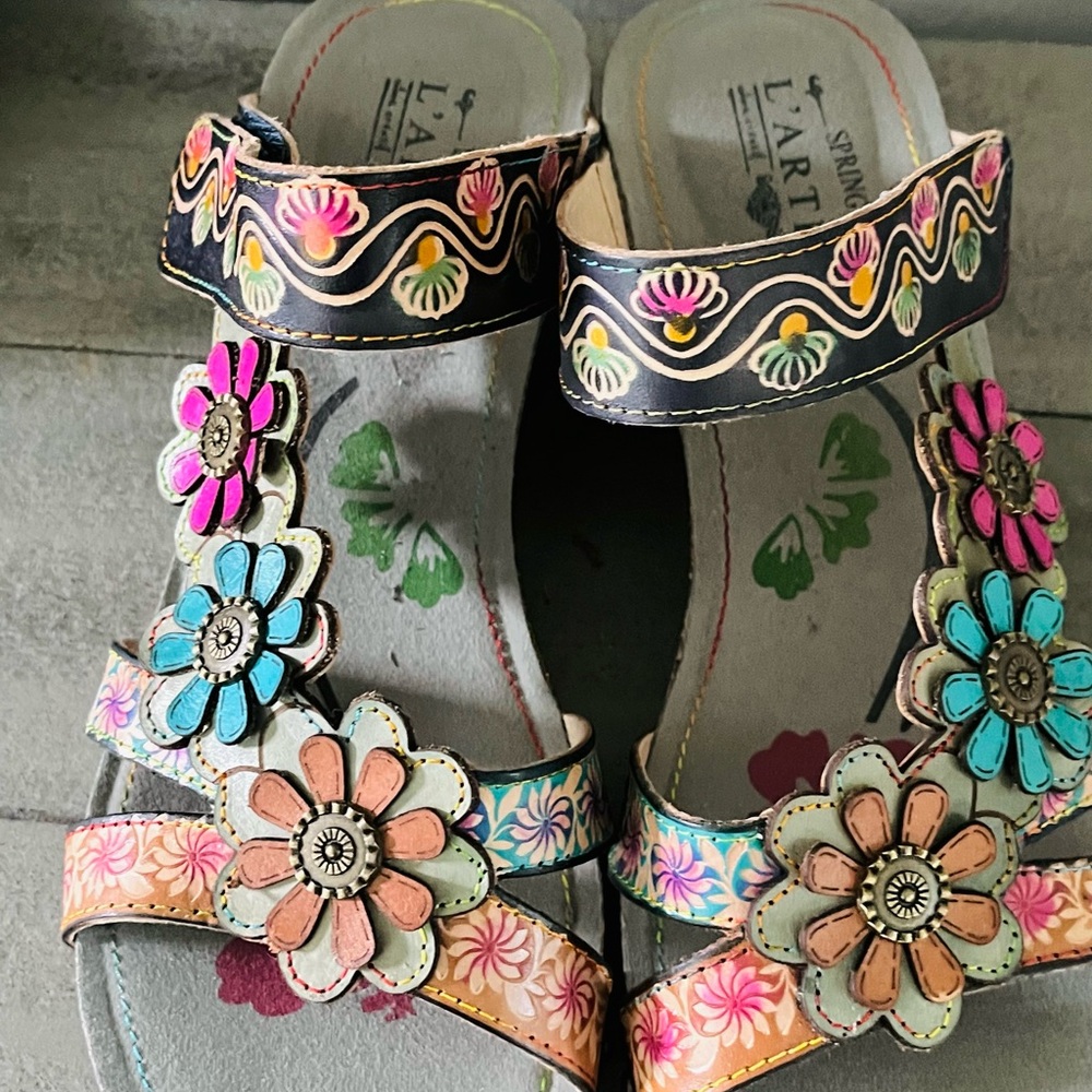 L'ATISTE Pink and Blue Artistic Platform Sandals - Picture 8 of 9